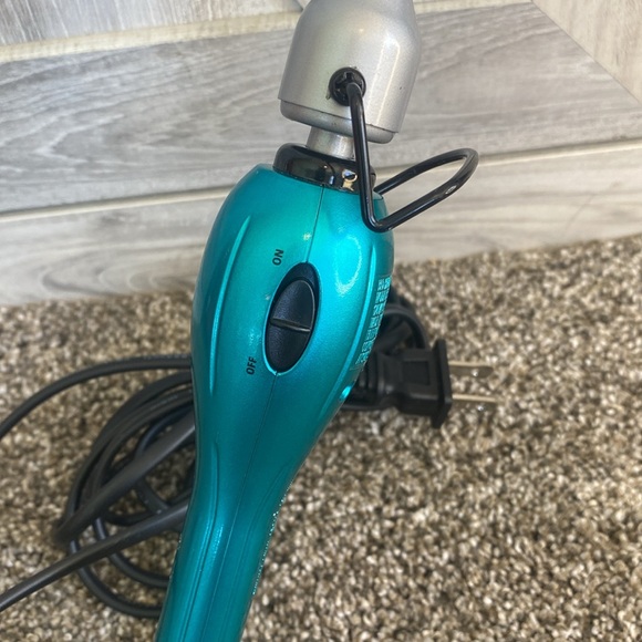 Bed Head BH320 Rock 'n' Roller Ceramic Styling Iron, Teal - Picture 5 of 7